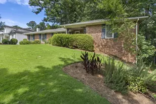 4870 Lansbury Dr, Sandy Springs, GA 30342 - Photo 11