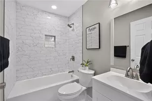 687 Woods Dr NW, Atlanta, GA 30318 - Photo 17