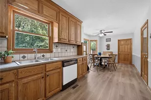 1532 Berkshire Farm Dr, Snellville, GA 30078 - Photo 5