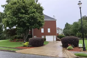5760 Dovnick Dr SW, Lilburn, GA 30047 - Photo 5