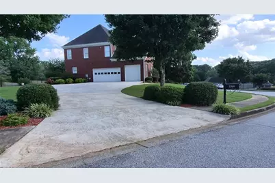 5760 Dovnick Drive SW, Lilburn, GA 30047 - Photo 3