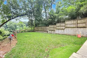 2790 Ridgemore Rd NW, Atlanta, GA 30318 - Photo 9