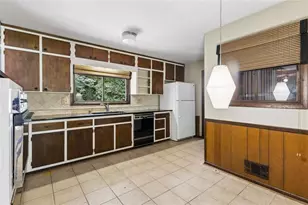 165 W Spalding Dr, Atlanta, GA 30328 - Photo 13