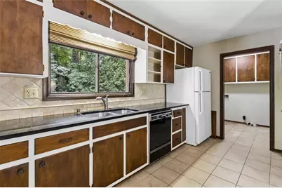 165 W Spalding Drive, Atlanta, GA 30328 - Photo 13