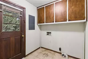 165 W Spalding Dr, Atlanta, GA 30328 - Photo 15
