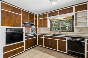 165 W Spalding Dr, Atlanta, GA 30328 - Photo 11