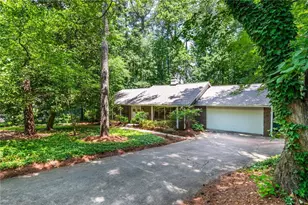 2805 Burtz Dr, Marietta, GA 30068 - Photo 11