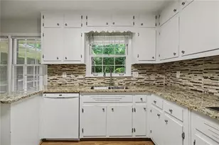 4725 Kitty Hawk Pl, Atlanta, GA 30342 - Photo 9