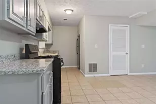 2595 Fieldstone View Ln, Conyers, GA 30013 - Photo 3