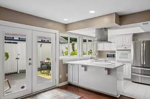 7156 Stonington Dr, Atlanta, GA 30328 - Photo 3