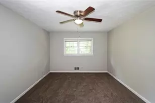 4828 Scotland Dr, Stone Mountain, GA 30088 - Photo 13