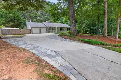 3735 Creekwood Drive, Loganville, GA 30052 - Photo 3