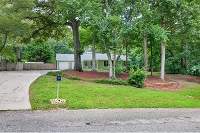3735 Creekwood Drive, Loganville, GA 30052 - Photo 9