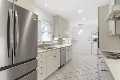 955 Vistavia Circle, Decatur, GA 30033 - Photo 11