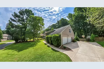 5156 Wentworth Drive, Peachtree Corners, GA 30092 - Photo 3