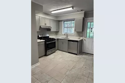 404 Prince Of Wales, Stone Mountain, GA 30083 - Photo 7