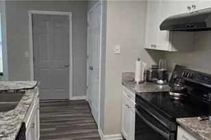1314 Hollenbeck Ln, Riverdale, GA 30296 - Photo 9
