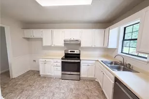 2021 Raymonds Dr, Loganville, GA 30052 - Photo 9
