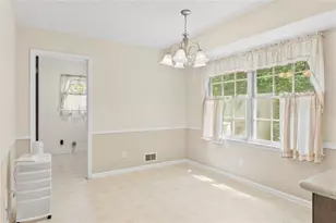 708 Rollingwood Dr, Stone Mountain, GA 30087 - Photo 15