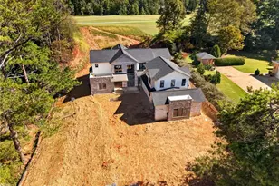 608 E Lake Dr, Gainesville, GA 30506 - Photo 3