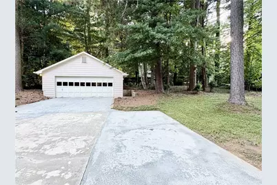 645 Dorsey Circle SW, Lilburn, GA 30047 - Photo 5