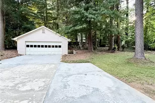 645 Dorsey Cir SW, Lilburn, GA 30047 - Photo 5