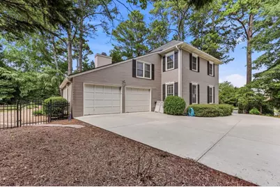 2859 Village Court, Gainesville, GA 30506 - Photo 3