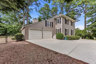 2859 Village Ct, Gainesville, GA 30506 - Photo 3