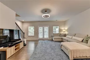 2719 Hedgeway Cir, Kennesaw, GA 30144 - Photo 5