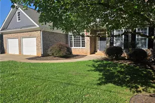 93 Overlook Cir, Dawsonville, GA 30534 - Photo 1