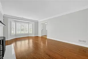 10 Plantation Dr NE, Atlanta, GA 30324 - Photo 9