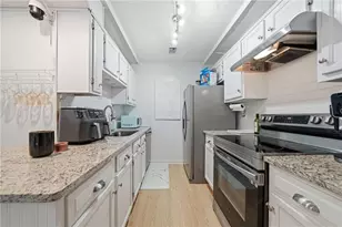 24311 Plantation Dr NE, Atlanta, GA 30324 - Photo 11