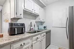 24311 Plantation Dr NE, Atlanta, GA 30324 - Photo 9