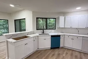 352 N Peak Dr, Alpharetta, GA 30022 - Photo 5