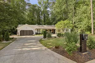 1905 Gainsborough Dr, Chamblee, GA 30341 - Photo 9