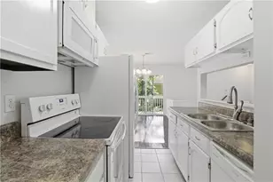 1329 Surrey Ln SW, Marietta, GA 30008 - Photo 7