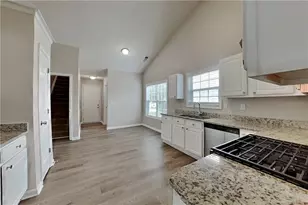 1096 Sham Pointe Dr, Lawrenceville, GA 30043 - Photo 5