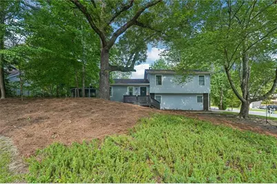 585 Westchester Circle SW, Marietta, GA 30064 - Photo 5