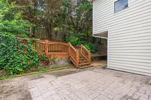 1366 Brookhaven Village Cir NE, Brookhaven, GA 30319 - Photo 27