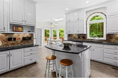 4692 Monticello Circle, Marietta, GA 30066 - Photo 9