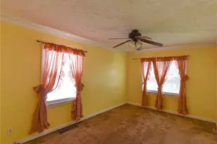 3049 Cloverhurst Dr, Atlanta, GA 30344 - Photo 9