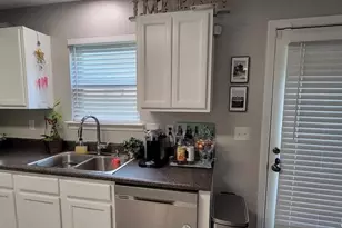 9517 Lakeview Rd, Union City, GA 30291 - Photo 5