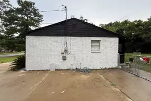 210 Madrid St, Warner Robins, GA 31093 - Photo 7