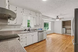 2826 Manor Ct, Snellville, GA 30078 - Photo 11