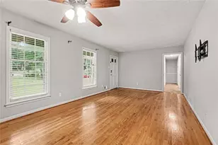 2826 Manor Ct, Snellville, GA 30078 - Photo 5