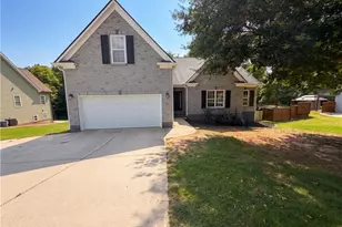 1240 Platinum Dr, Hoschton, GA 30548 - Photo 5