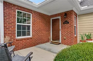 2702 Vintage Reserve Ln, Marietta, GA 30066 - Photo 3