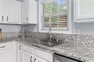 1055 Grace Dr, Lawrenceville, GA 30043 - Photo 11