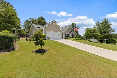 521 Embassy Walk, Winder, GA 30680 - Photo 3