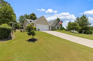 521 Embassy Walk, Winder, GA 30680 - Photo 3